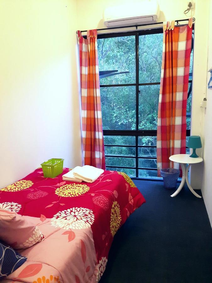 Ez Lodgings Kampong Gadong Exterior foto